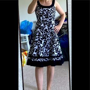 Cute dress size 4 from Jones.